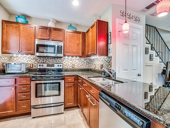 3rd image of 4804B Bradford Dr