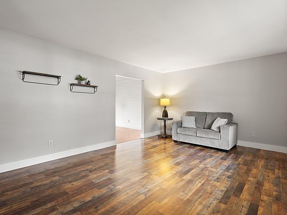 4th image of 343 21st Ave S