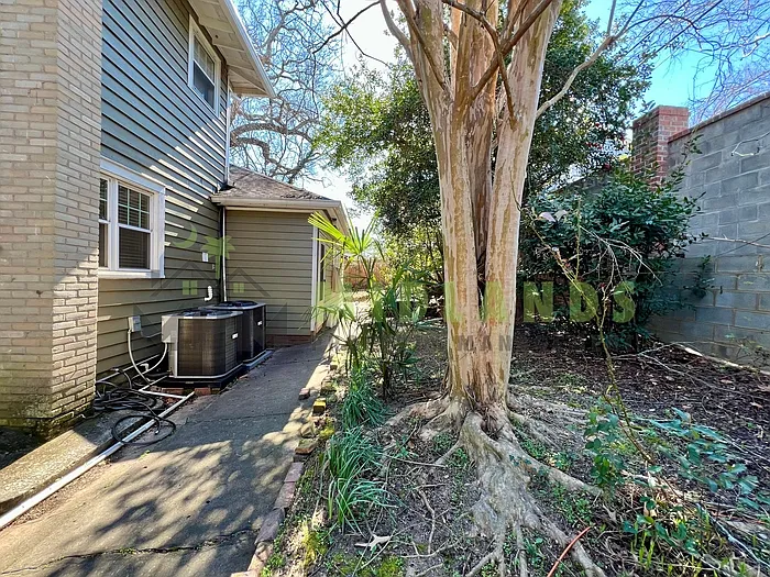 2417 Clark St — Photo 44