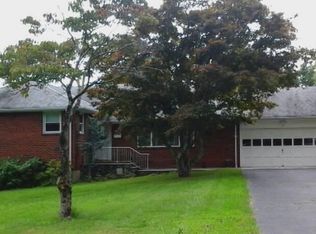 12 Halsey Pl, Valhalla, NY 10595