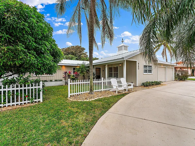 460 Sunrise Way — Photo 1