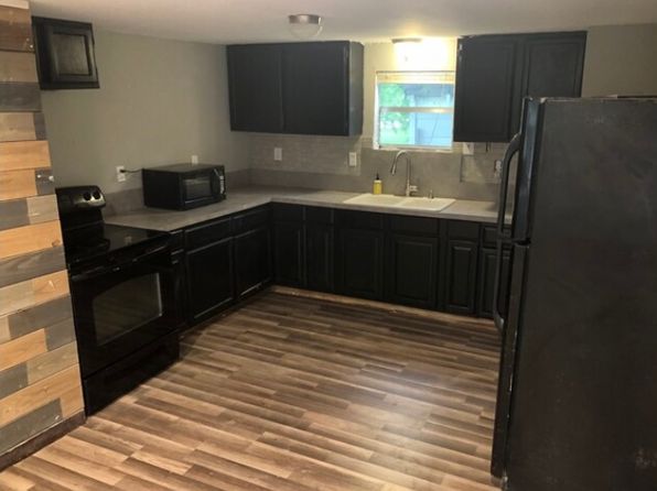 402 E Walnut St, Whitewright, TX 75491