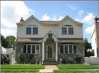 39 Quaker St, New Hyde Park, NY 11040