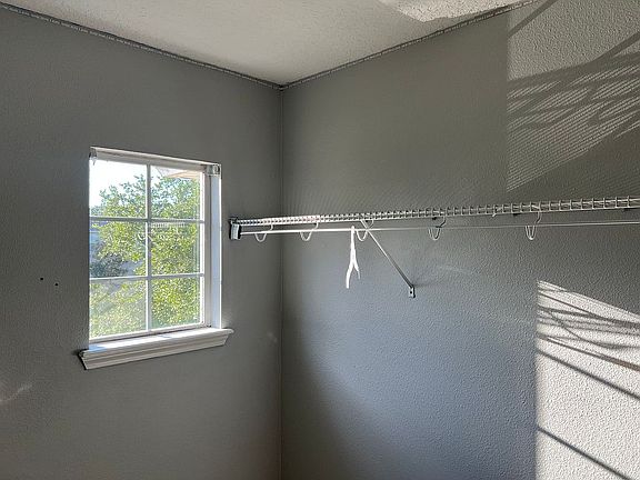 5th image of 3967 Hillstead Ln