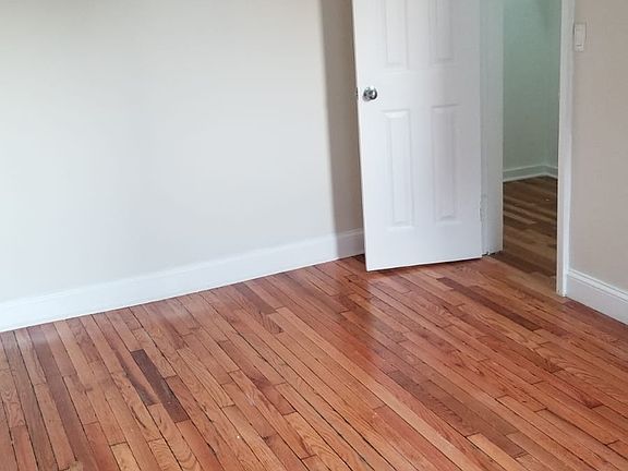 4th image of 816 S Oak Dr APT 1