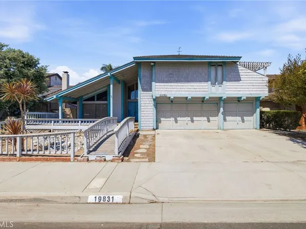 19831 Flagstone Ln, Huntington Beach, CA 92646