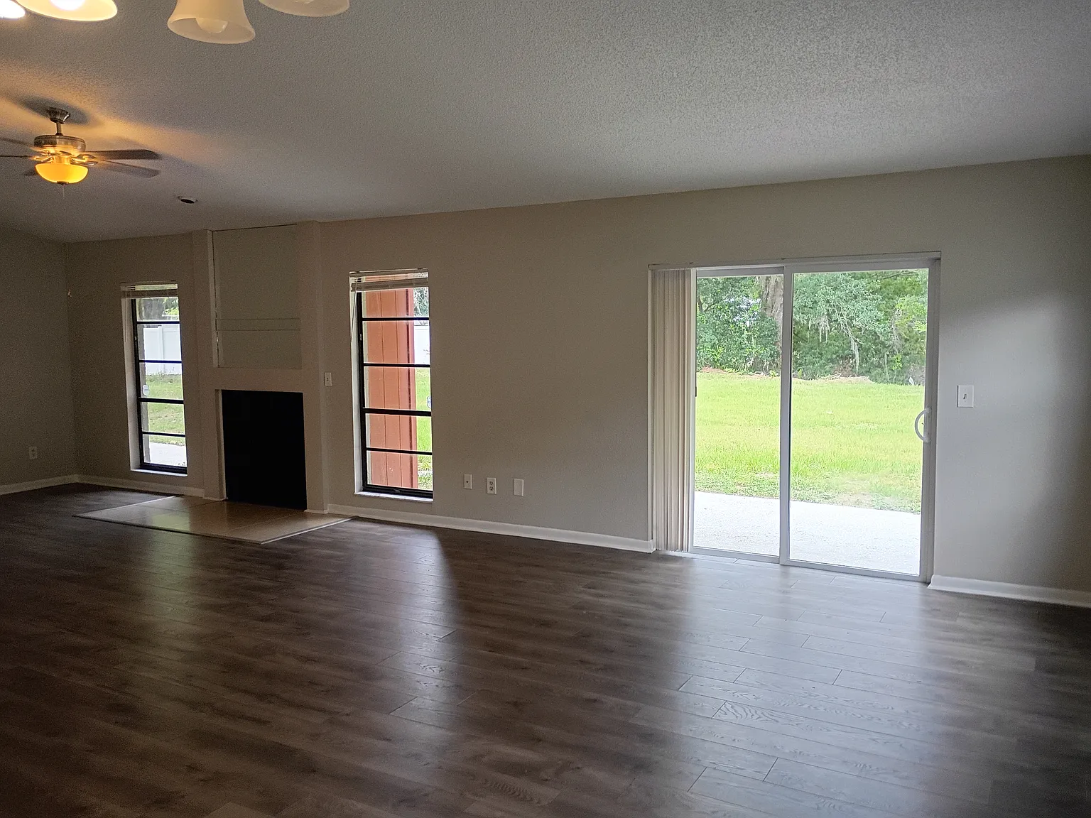 3 bed, 1718 sqft, $2,300 — Photo 4