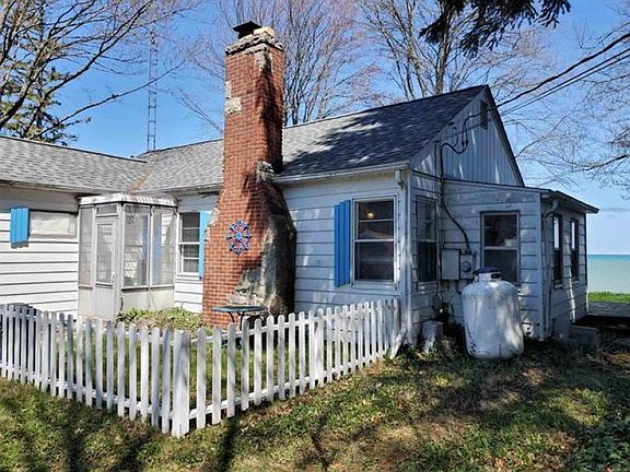 3rd image of 5857 Lakeshore Rd