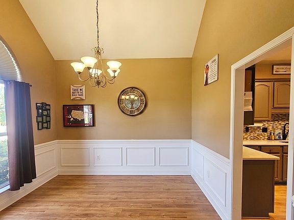 3rd image of 204 Mitculler Ct