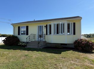 606 Jepson Ln, Middletown, RI 02842