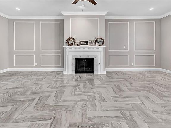 4th image of 1209 Brook Hollow Dr