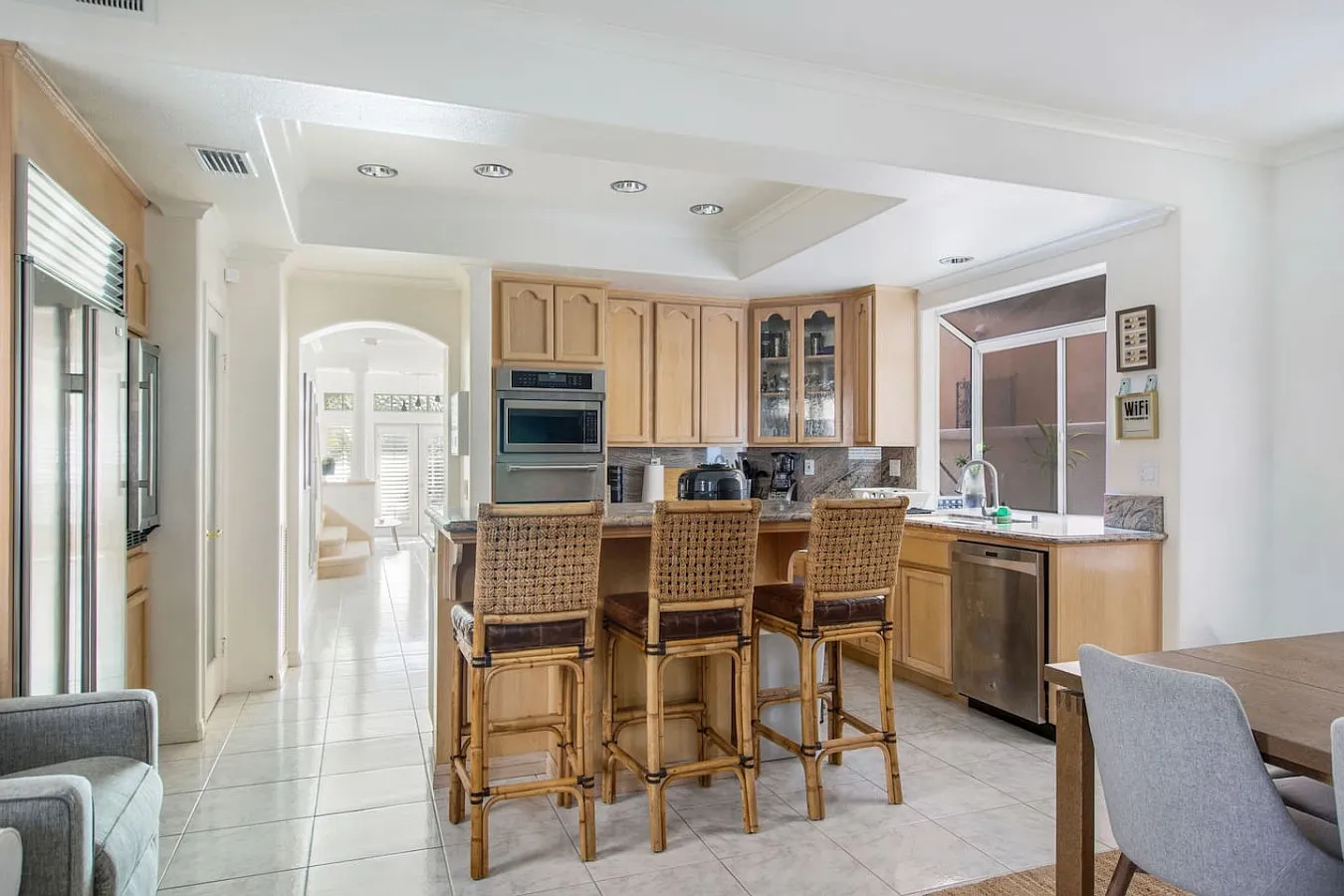 4 bed, 2804 sqft, $10,000 — Photo 2