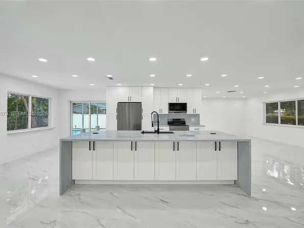 10601 NW 43rd Ct, Coral Springs, FL 33065