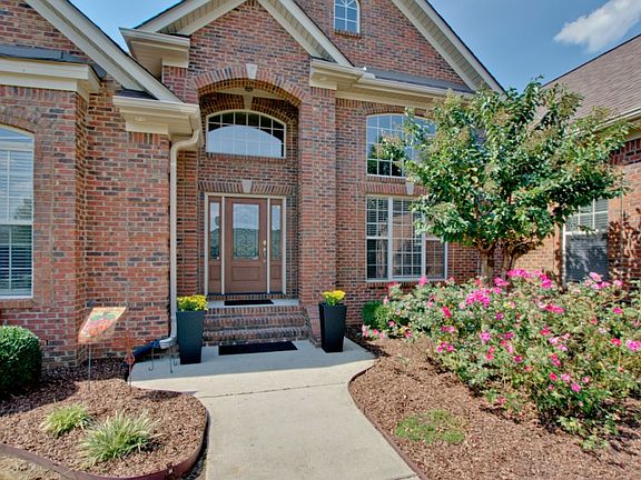 3rd image of 6717 Mountain Ledge Dr SE