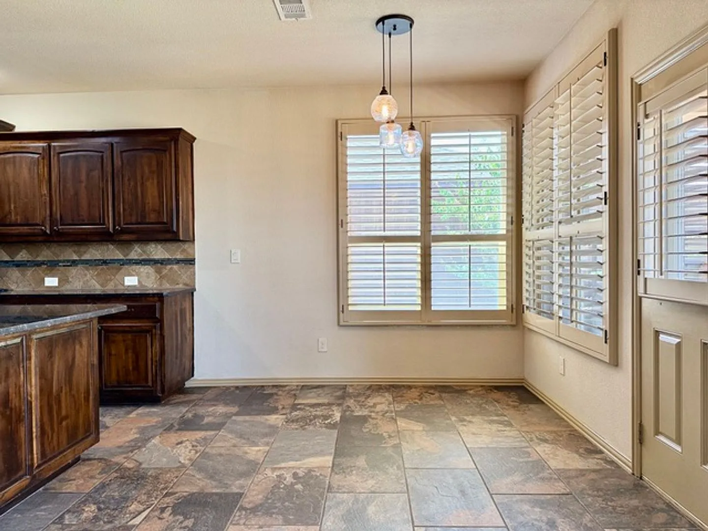 House For Rent — Photo 4