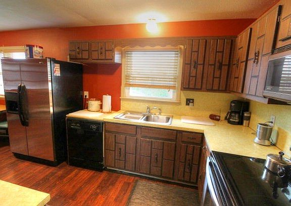 3rd image of 815 Morton Ln