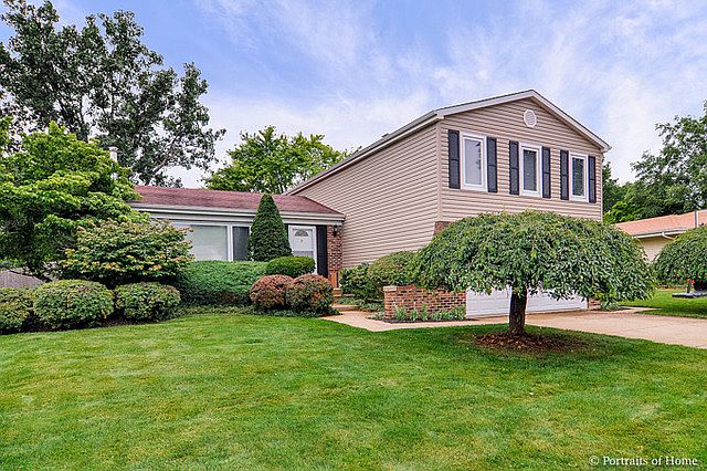 1st image of 24W711 Woodcrest Dr