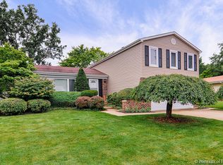 24W711 Woodcrest Dr, Naperville, IL 60540