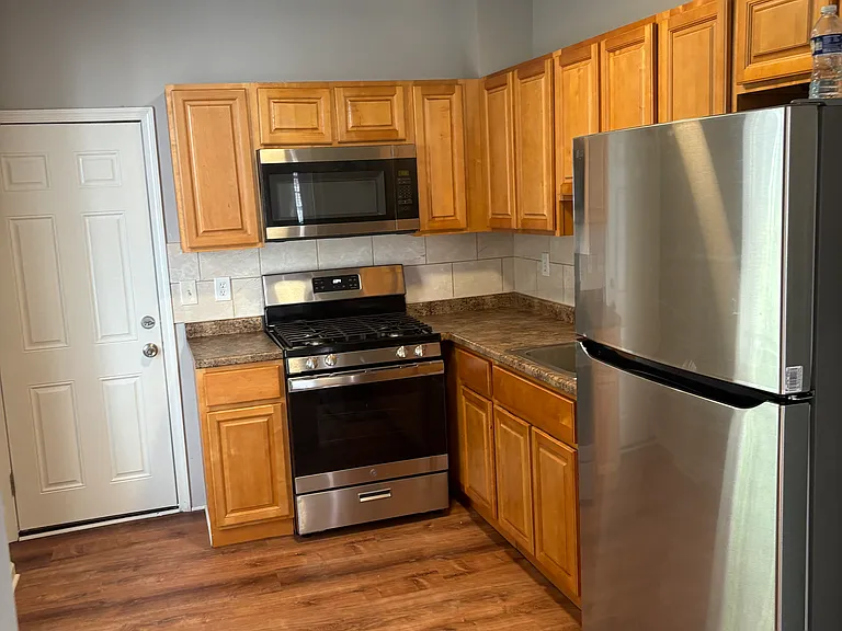 1322 W Victoria St — Photo 10
