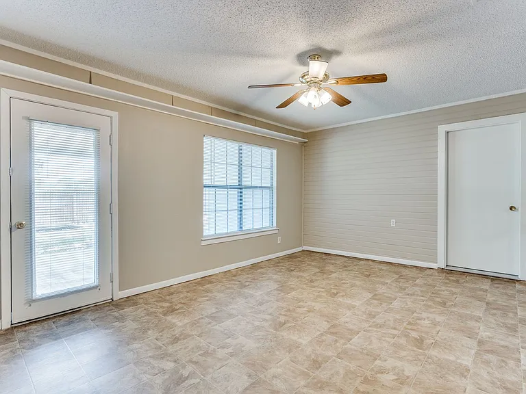 1001 Jorgenson Rd — Photo 14