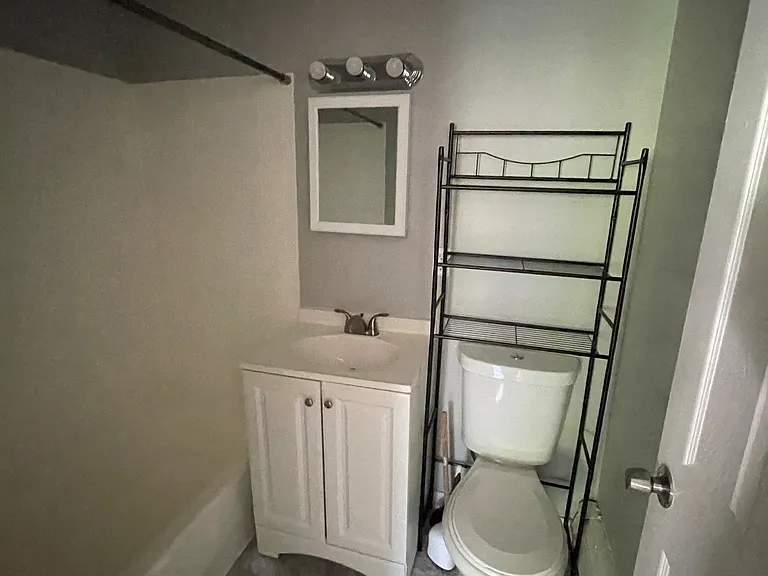 467 Allen St #301 — Photo 4