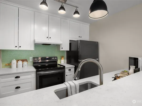 5842 NE 75th Street #C305, Seattle, WA 98115