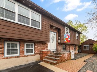 20 Hunnewell St, Melrose, MA 02176