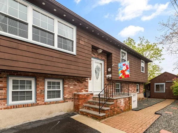 20 Hunnewell St, Melrose, MA 02176