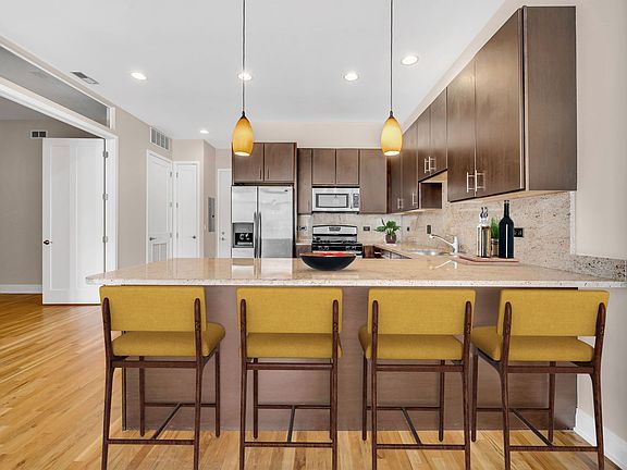 3rd image of 2024 N California Ave APT 2D