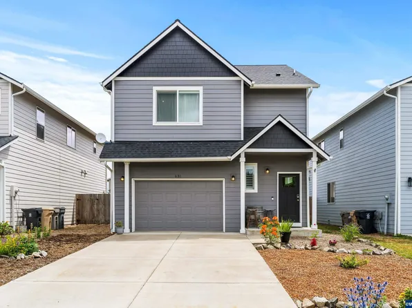 631 S 15th St, Philomath, OR 97370
