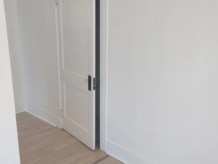214 E 11th St #1 — Photo 6