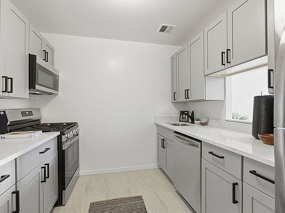 5th image of 20 E 126th St #Townhouse