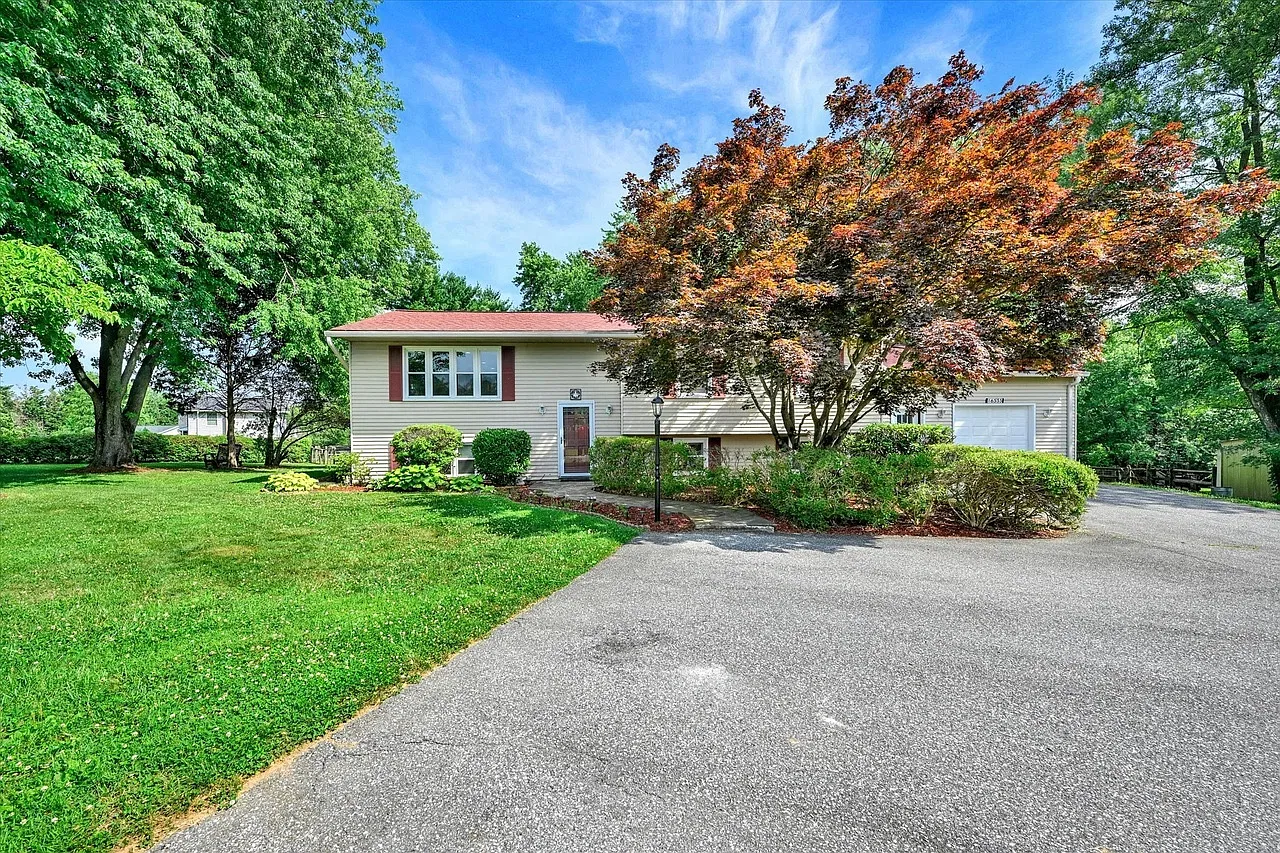 5 bed, 2500 sqft, $3,600 — Photo 2