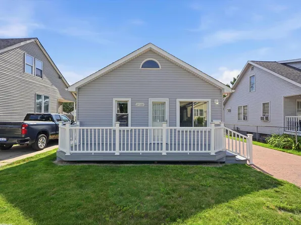 27320 Lawnwood St, Roseville, MI 48066
