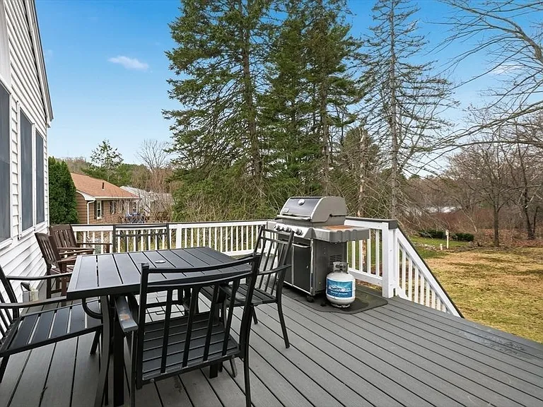 223 Edgewater Dr — Photo 18