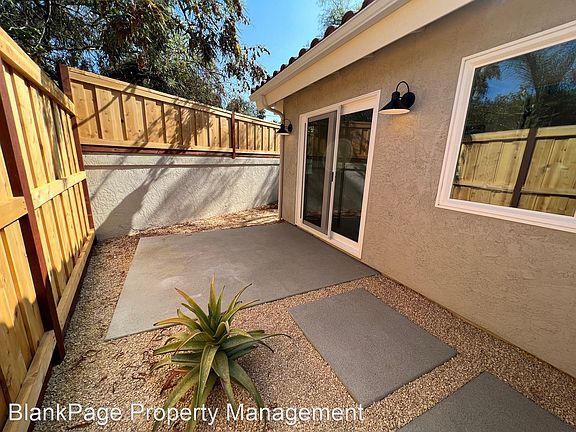 3rd image of 670 Poinsettia Park N