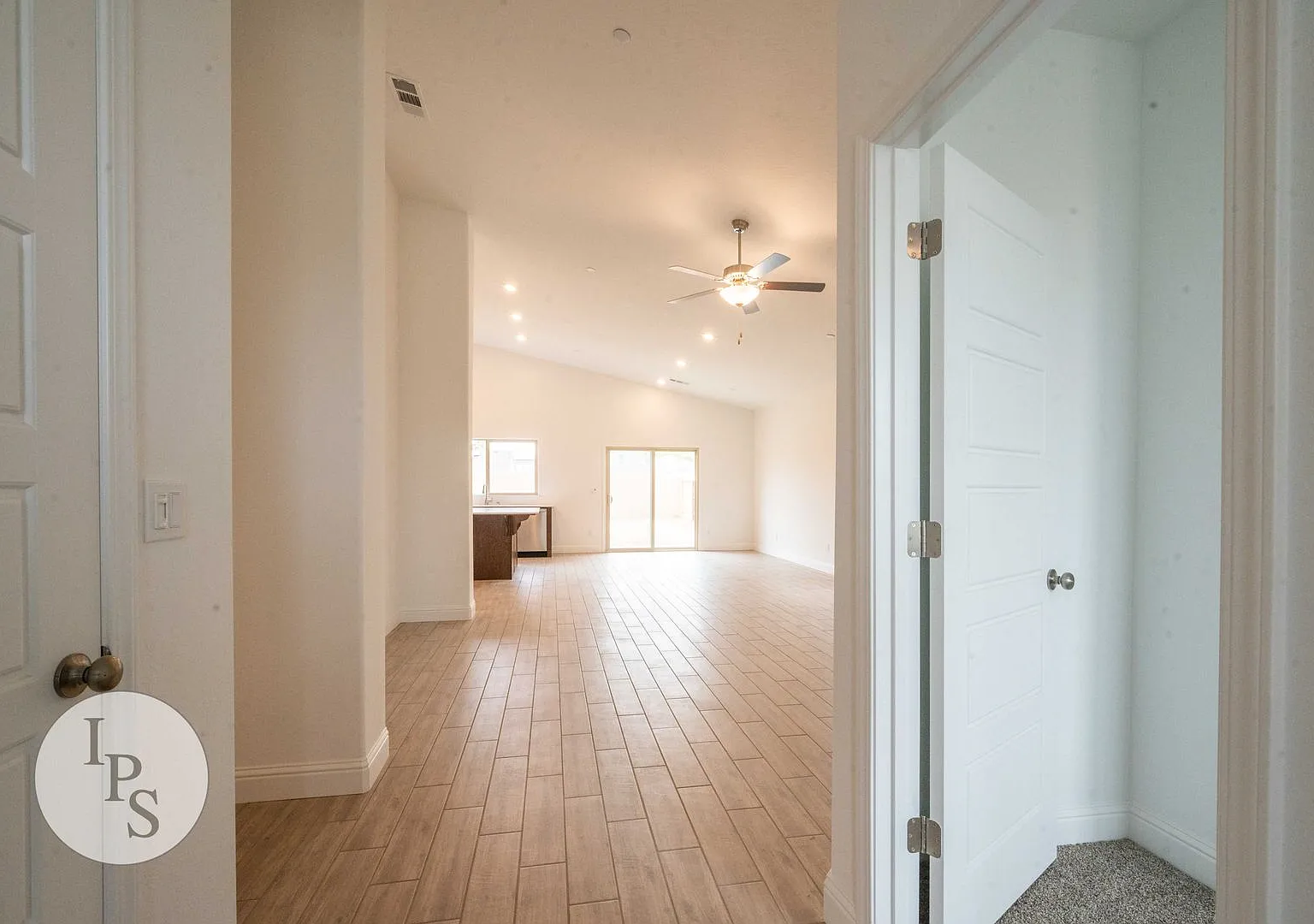 2022 South/East Fresno Home, 4BR/2BA - Lots of Amenities! — Photo 1