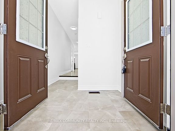 3rd image of 33 Liam Ln