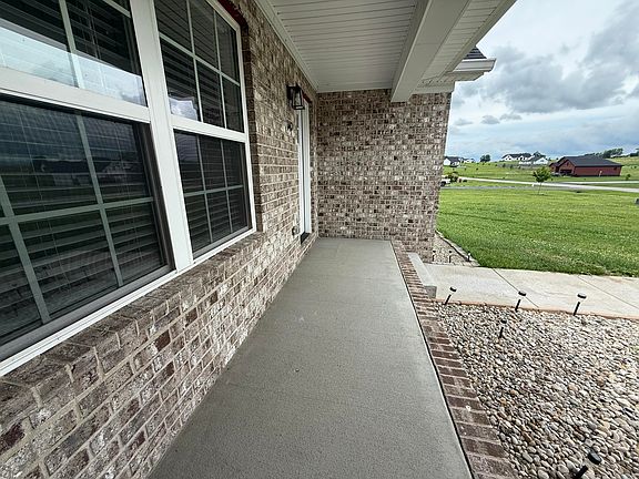 5th image of 140 Gracelynn Cir