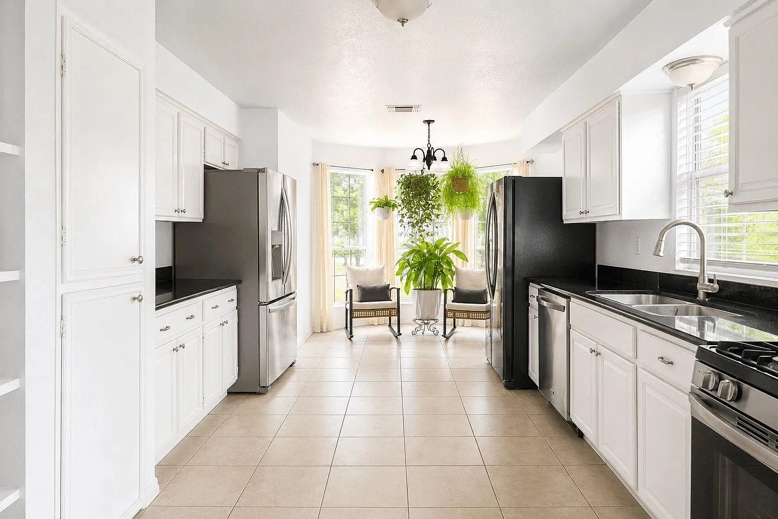4 bed, 2.5 bath, 2868 sqft, $3,000 — Photo 3