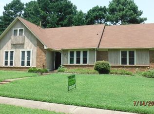 7028 Shadow Oaks Dr, Memphis, TN 38125