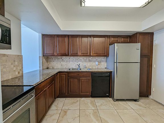 4th image of 1351 NE Miami Gardens Drive #1402