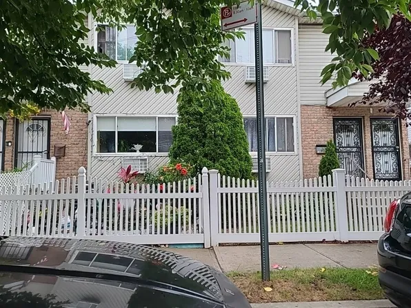 1056 Beach 22nd St, Far Rockaway, NY 11691