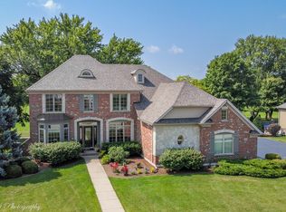 214 Merry Oaks Dr, Sycamore, IL 60178
