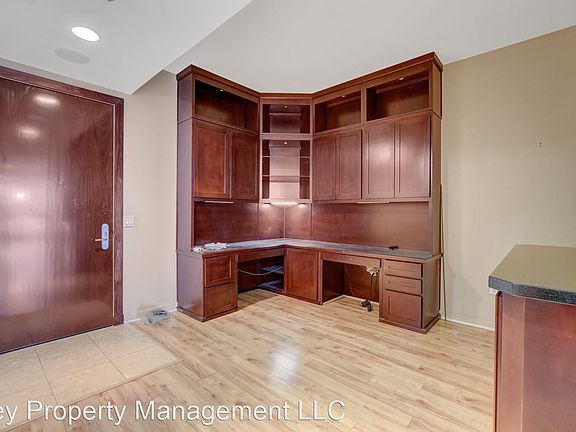 4th image of 4525 Dean Martin Dr Unit 905