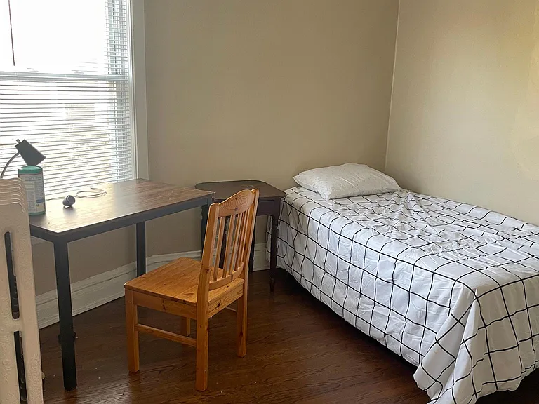 829 Simpson St #2 — Photo 4