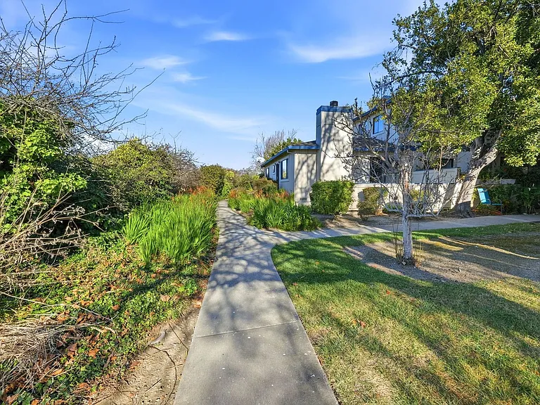 229 Silver Leaf Dr #B — Photo 18