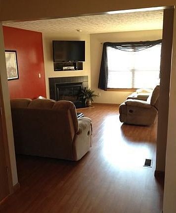 3rd image of 3453 Royal Hill Dr
