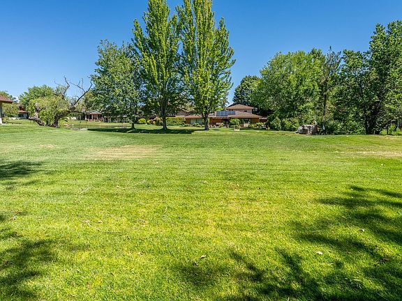 3rd image of 120 Desiderata Ln
