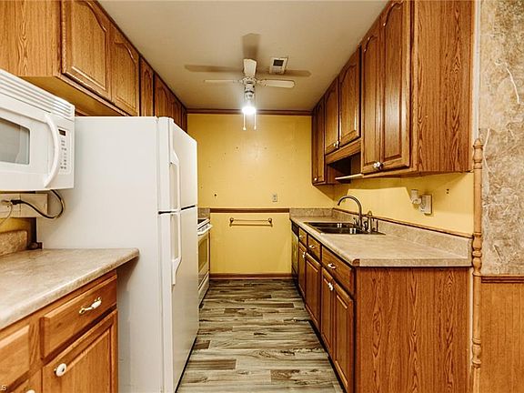 4th image of 404 Spicewood Dr